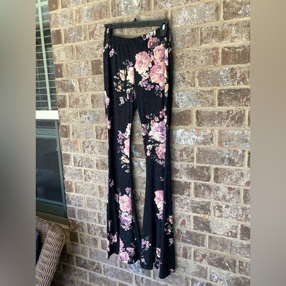 Floral Flared Leggings Polly & Esther Size Medium NWT - Picture 2 of 13